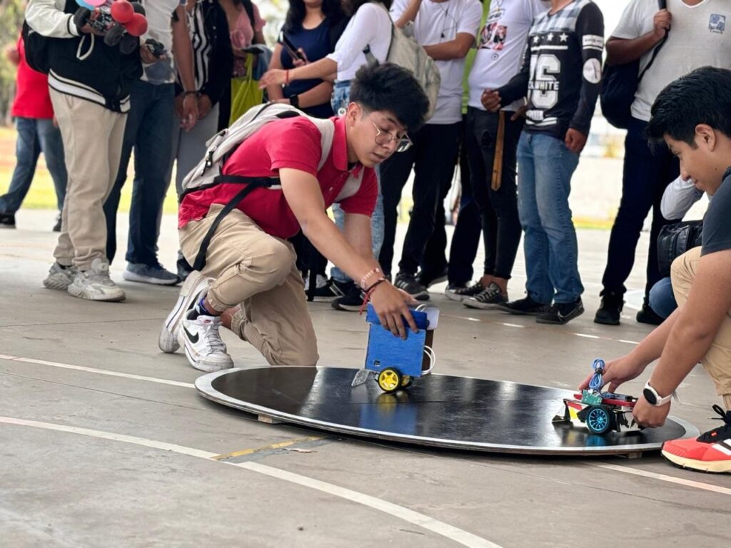 En este momento se lleva a cabo el Primer Torneo de Sumobots