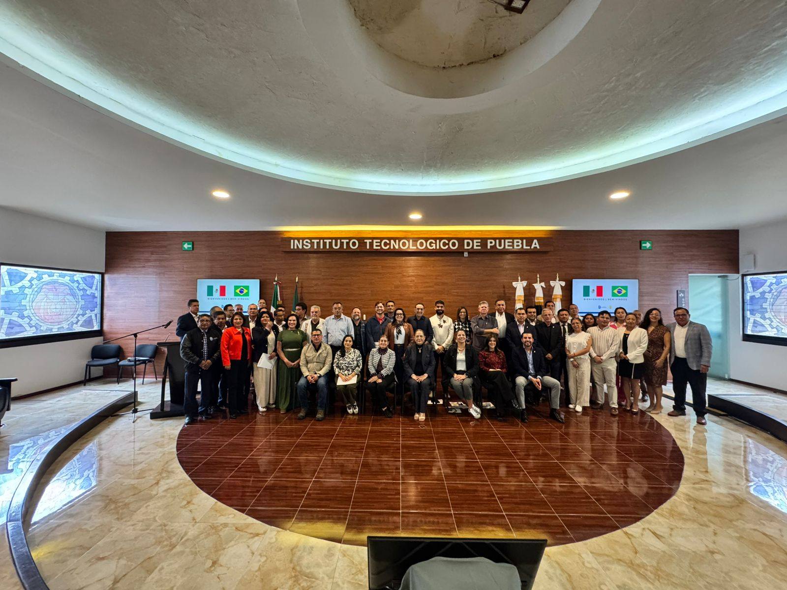 Visitan el TECNM Puebla, 15 rectorías de Brasil.